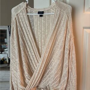 Buckle Cream V-Neck Sweater